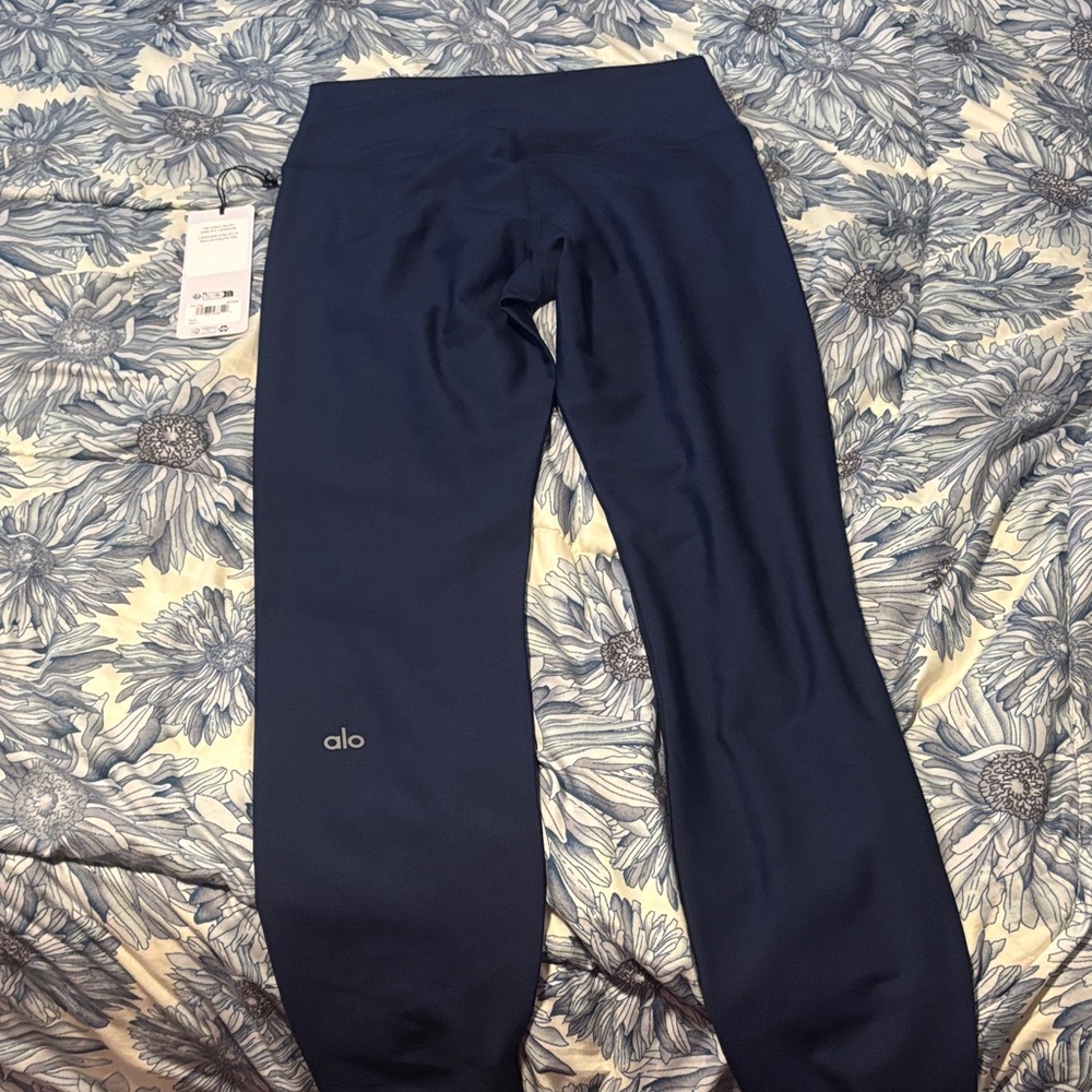 ALO Yoga women’s Navy Leggings